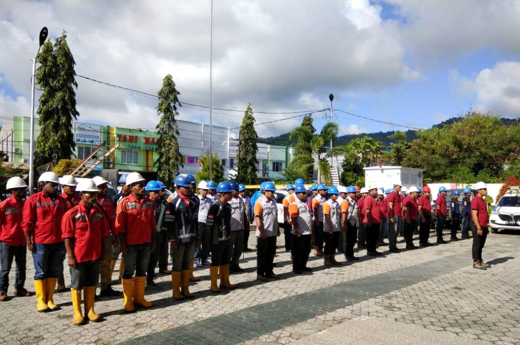 Petugas PLN Area Jayapura