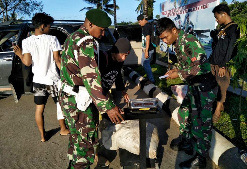 Satgas Pamtas 501 Kostrad Gagalkan Penyelundupan Vanili_01