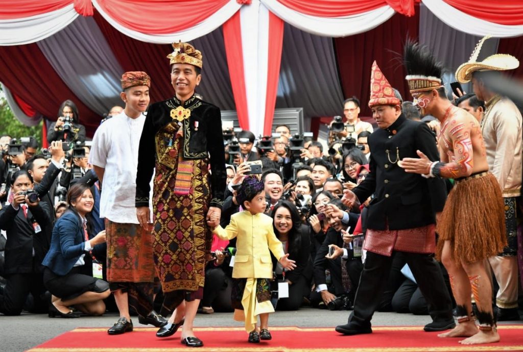 20190817_Presiden Jokowi bersama Jan Ethes jelang upacara HUT Kemerdekaan di halaman Istana Negara