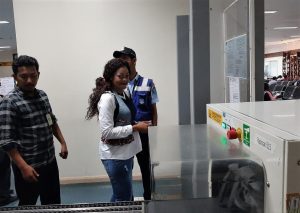 20190924_WNA Asal Kamerun di ruang tunggu Bandara Mozes Kilangin Timika