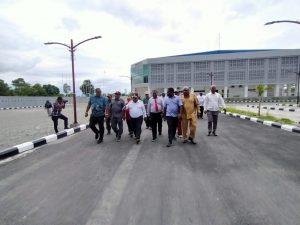 Sejumlah anggota Komisi V DPR Papua dan pengurus SUB PB PON Mimika tinjau venue MSC di Timika, Kamis (20/02/2020)