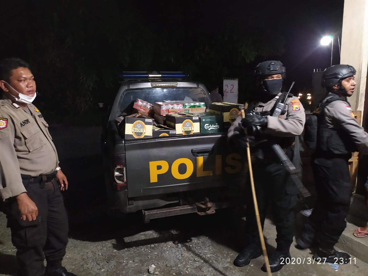 Puluhan karton minuman yang disita anggota Polres Mimika pada Jumat (29/03/2020)