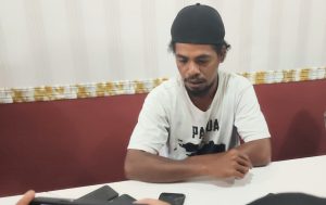 918B8017-659A-4C04-8D13-EB52C189484C_1_201_a Zakaria Behuku (32) salah seorang dari 15 pekerja yang dievakuasi dari Distrik Paro, Kabupaten Nduga, Provinsi Papua Pegunungan, Rabu (8/2/2023).