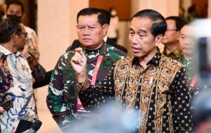 ABCF7C74-9476-411F-A01E-42B528D36503 Presiden menyampaikan keterangan pers usai memberikan arahan dalam Rapat Pimpinan (Rapim) TNI dan Polri Tahun 2023 di The Sultan Hotel, Jakarta, Rabu (8/2/2023). (Biro Pers Setpres)