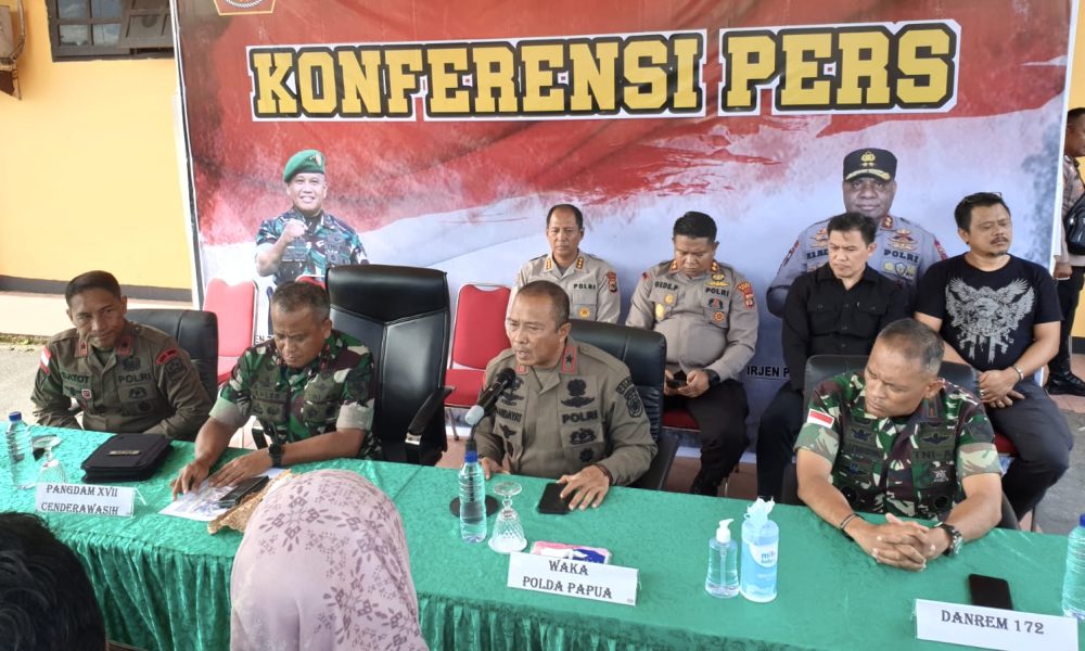 Konferensi pers pasca evakuasi eksodus warga Distrik Paro Kabupaten Nduga di Kantor Pelayanan Polres Mimika, Kabupaten Mimika, Provinsi Papua Tengah, Jumat (10/2/2023).